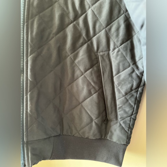 North Face Men’s Navy Blue Quilted Zip-Up Jacket with Sherpa lining size Medium - Picture 4 of 9